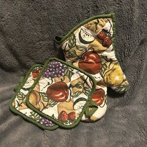 Oven Mitt And 2 Pot Holders Apple Fruit Design Farmhouse Decor